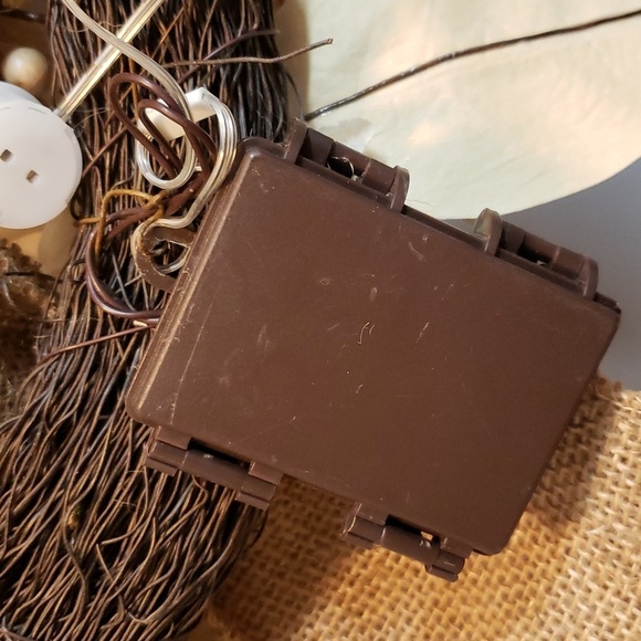 The Farmhouse Rachel Ashwell NWT Ivory Pumpkins, Mums Fall Leaves Lighted Wreath - Picture 7 of 7